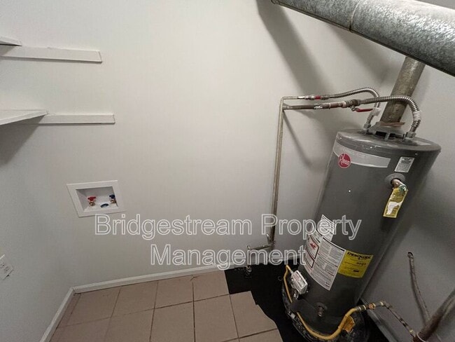 Building Photo - 1901 Hazel Ave