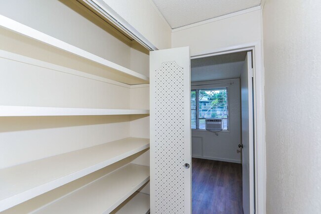 Building Photo - Ridgeway - Renovated two story, 2 bedroom, 1 bath with 1 uncovered parking stall