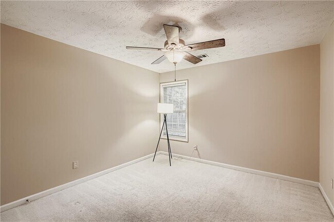 Building Photo - 1975 Heatherton Rd