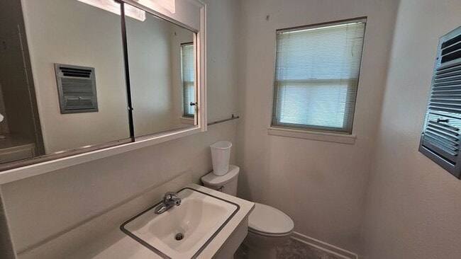 Building Photo - Beuatiful Lawndale Home - 3br 2ba