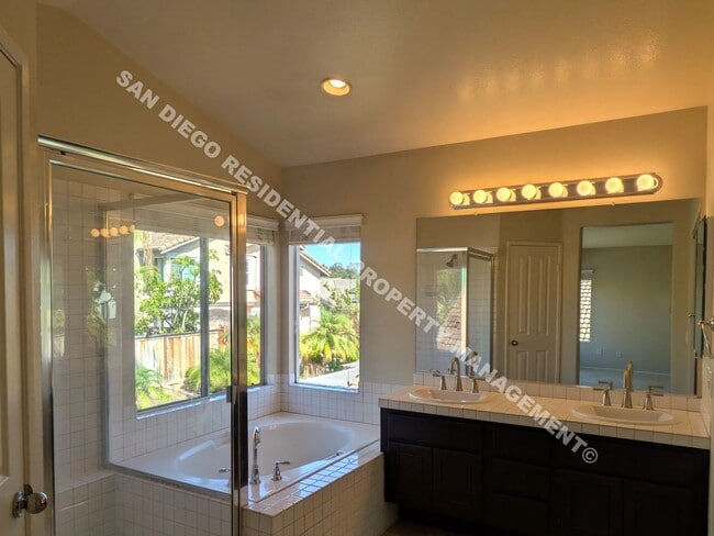 Building Photo - Gorgeous 4 Bedroom Home in Desirable Carme...
