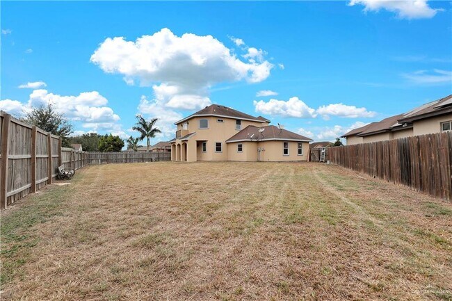 Building Photo - 3218 Lerma Dr