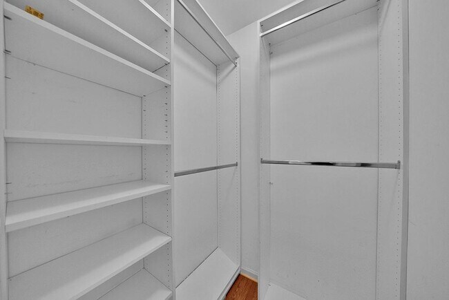 Building Photo - 876 Courtenay Dr NE