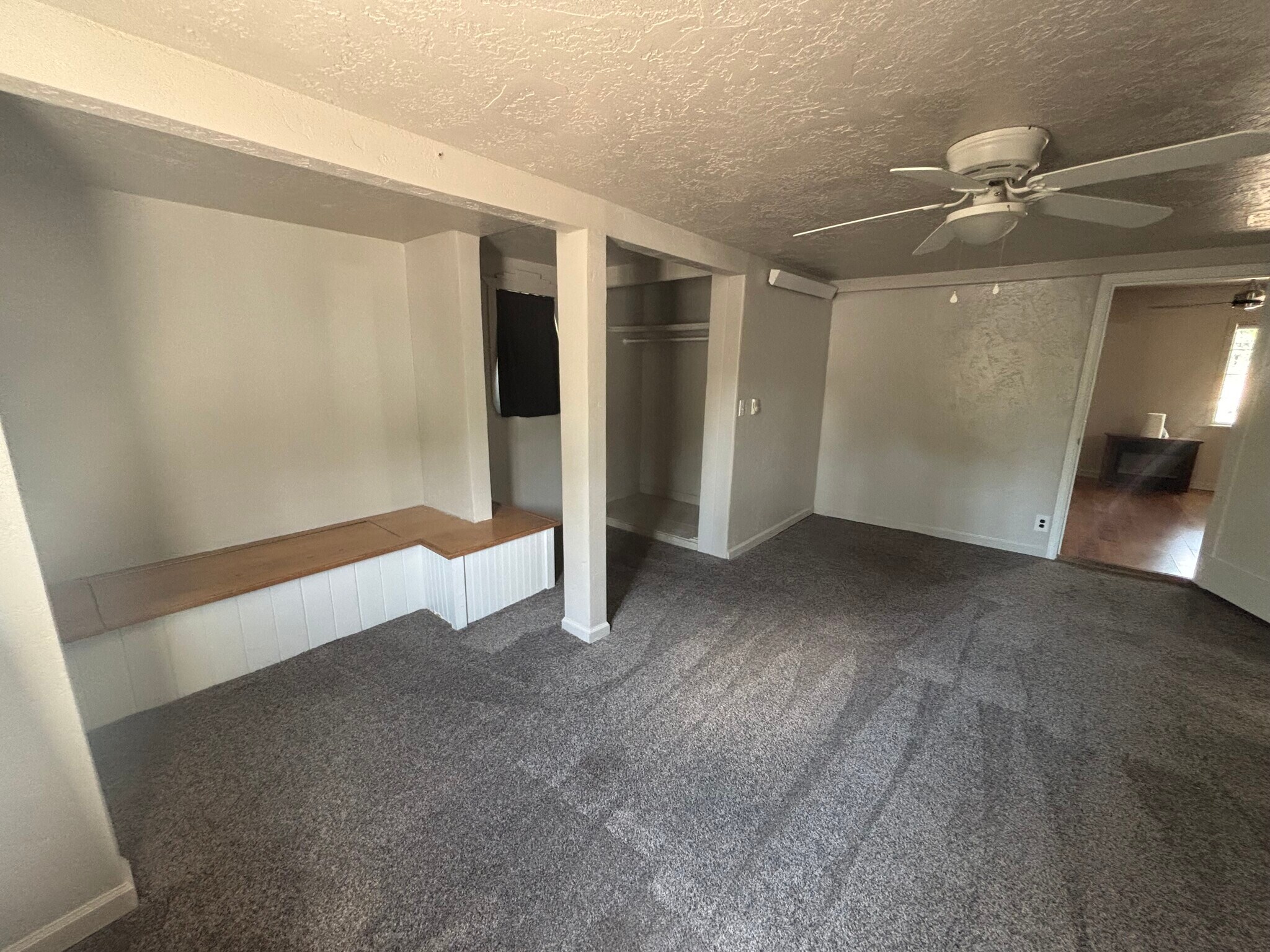 Primary bedroom - 306 Pine St