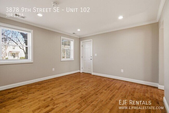 Building Photo - 3878 9th St SE