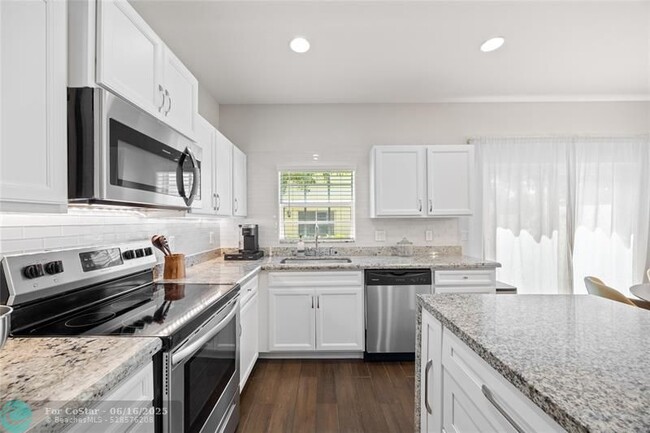Building Photo - 1109 NW 40th Ter
