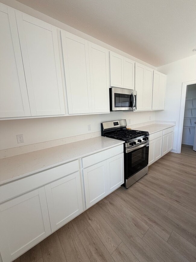 Building Photo - 936 Shadow Dr