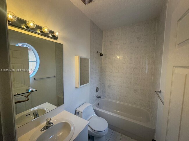 Building Photo - 4941 Tradewinds Ter