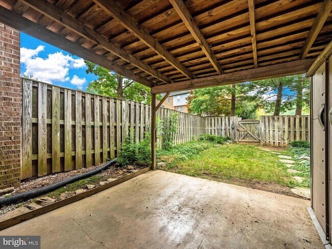 Building Photo - 112 Bracken Ct