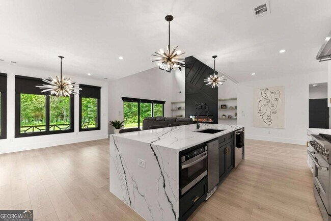 Building Photo - 151 S Pointe Dr