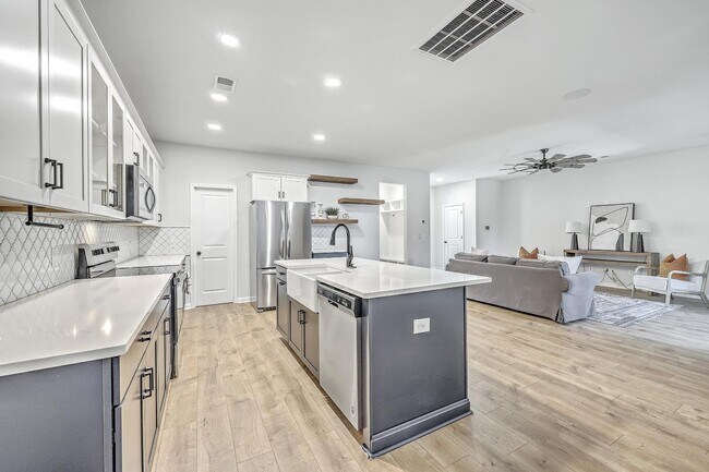 Building Photo - 132 McClellan Way