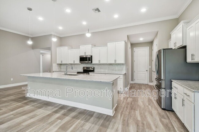 Building Photo - 10324 Crestview Heights Ave