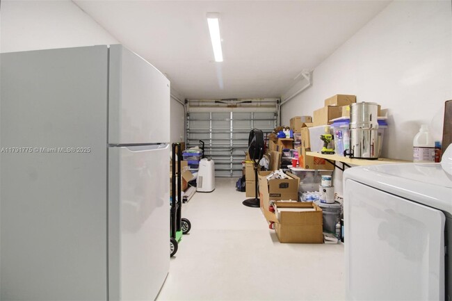 Building Photo - 9428 SW 51st Ct