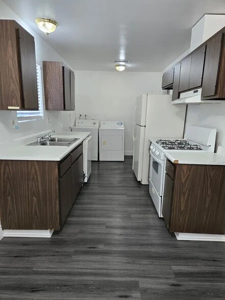 Building Photo - 573 San Rogelio St