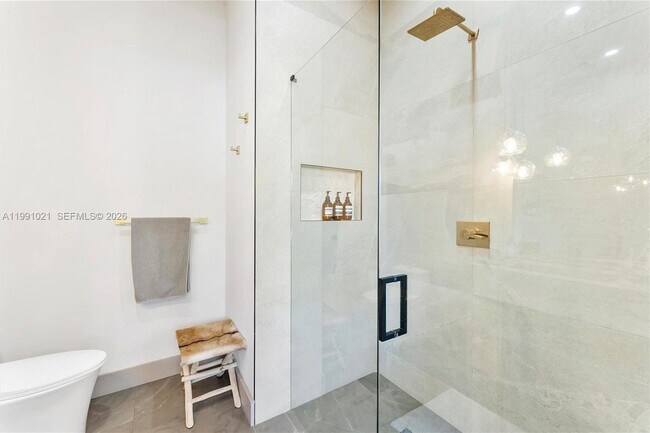 Building Photo - 2215 NE 19th St