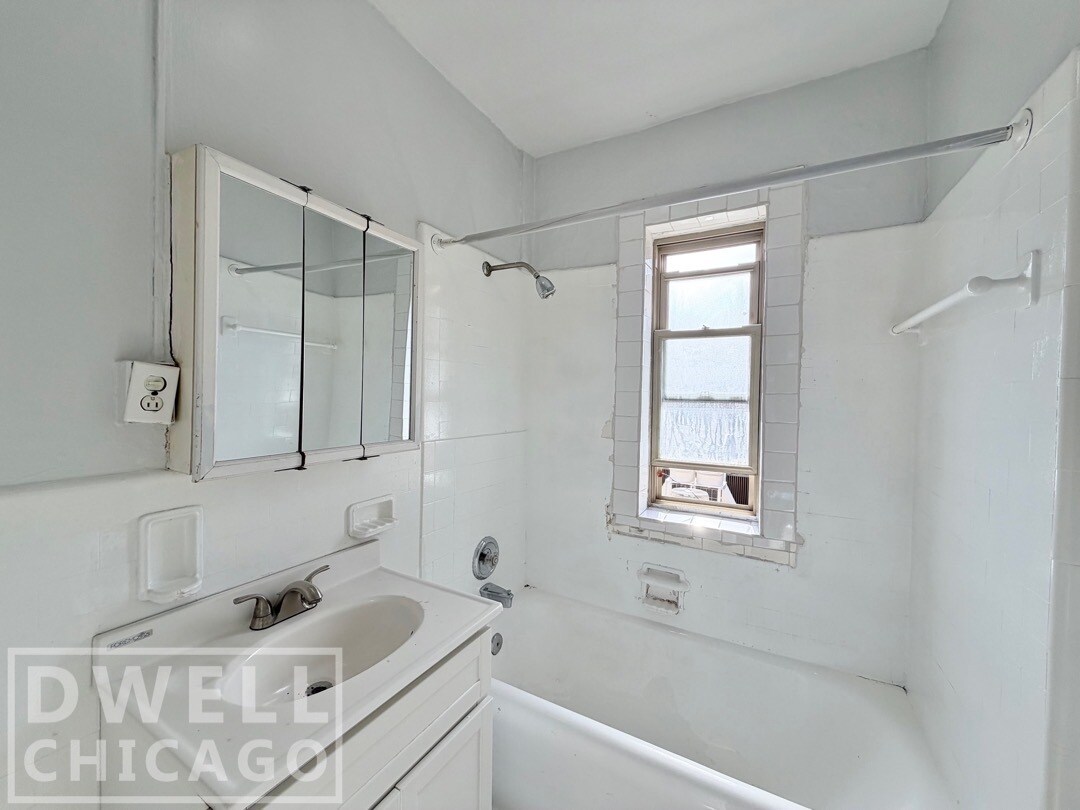 Building Photo - 2325 N Commonwealth Ave