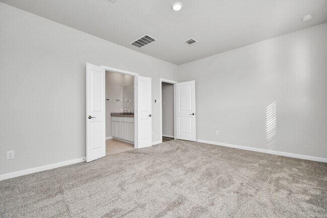 Building Photo - 1218 Raburn Run Ln