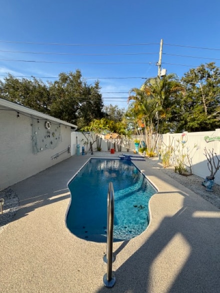 Building Photo - 757 52nd Ave N