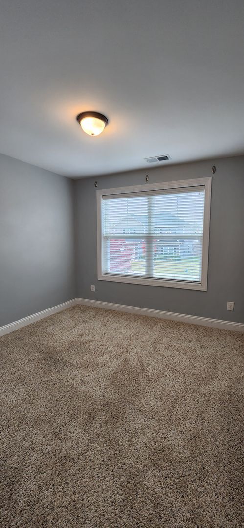 Building Photo - Great home in desirable neighborhood! Washer/Dryer Included!