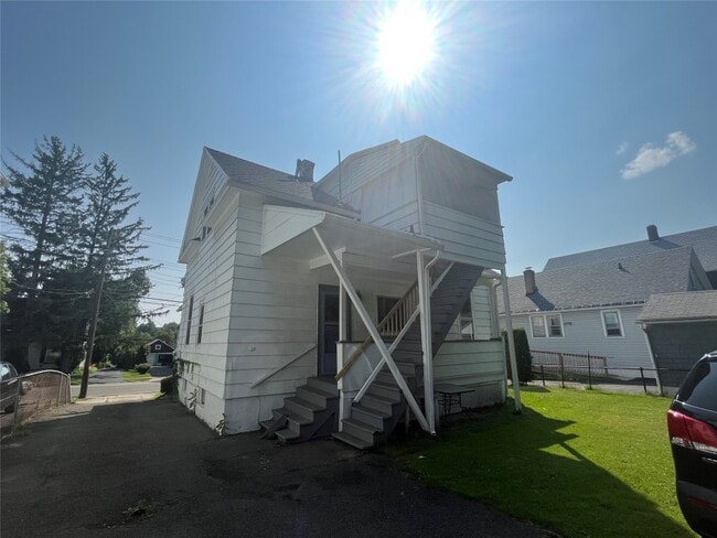 Building Photo - 32 Downs Ave