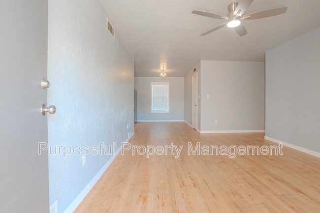 Building Photo - 4712 N Sterling Ave
