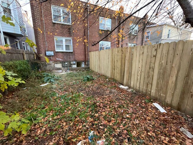 Building Photo - 6430 1/2 Tulip Street