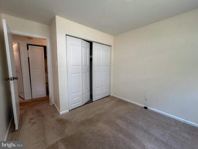 Building Photo - 38 Hopewell Ln