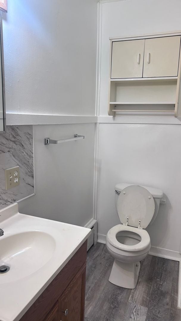 Building Photo - 2 bedroom 1 bathroom