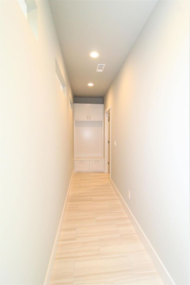 Building Photo - 2043 S Florida Way