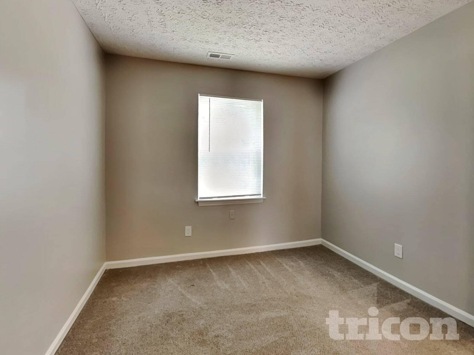 Building Photo - 1829 Elkpark Dr