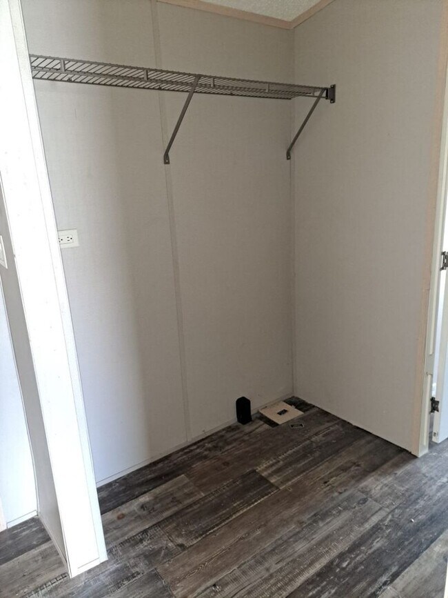 Building Photo - New 3 Bedroom, 2 Bath! SUMMER SPECIAL- LIM...