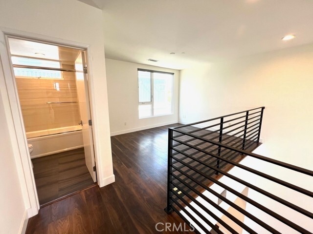 Building Photo - 6016 W Beachwood Ln