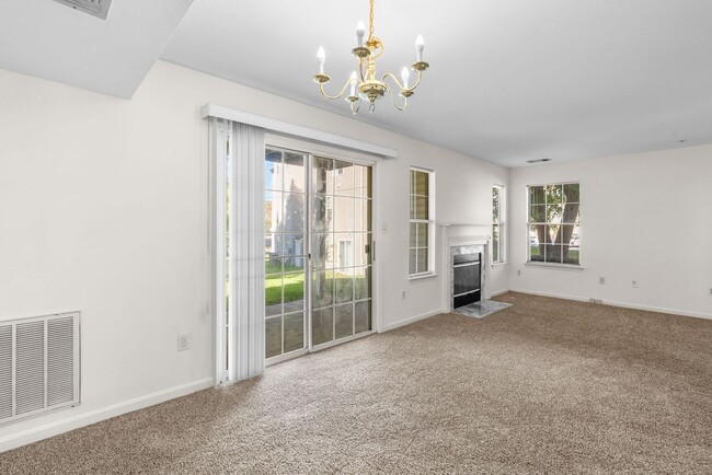 Building Photo - 2 Bed 1.5 Bath - Germantown Condo - Attach...