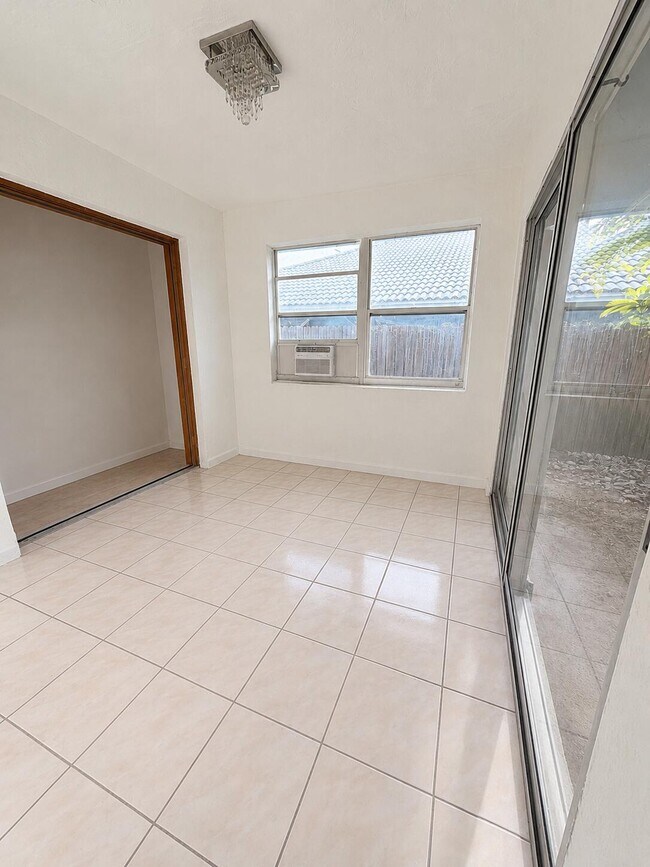 Building Photo - 1716 Pierce Dr