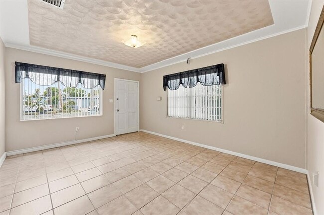 Building Photo - 2711 W Heiter St