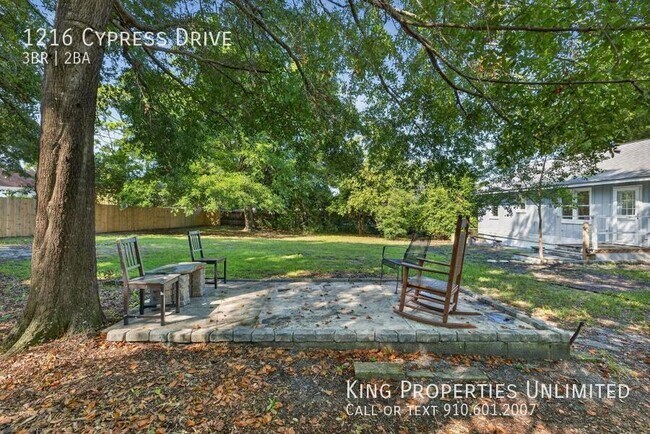 Building Photo - 1216 Cypress Dr