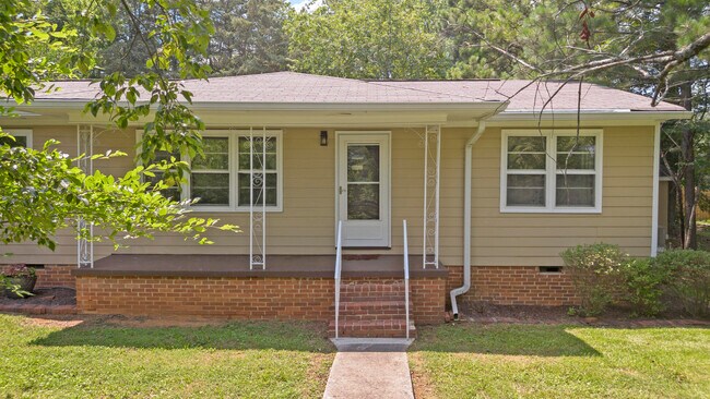 Building Photo - 3005 Pine Dr NE