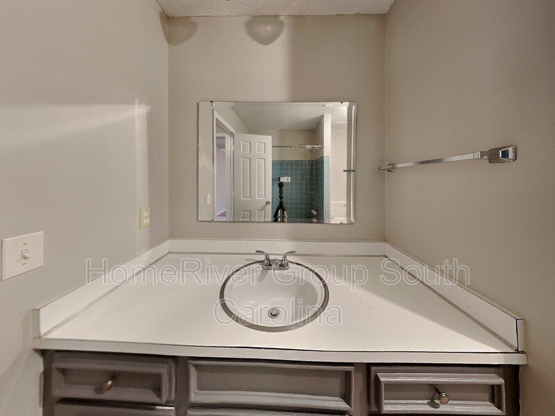 Building Photo - 2380 Spring Valley Dr