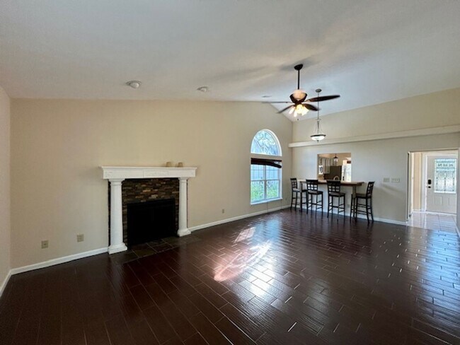 Building Photo - Charming 4-Bedroom Home Near Morse Park & ...