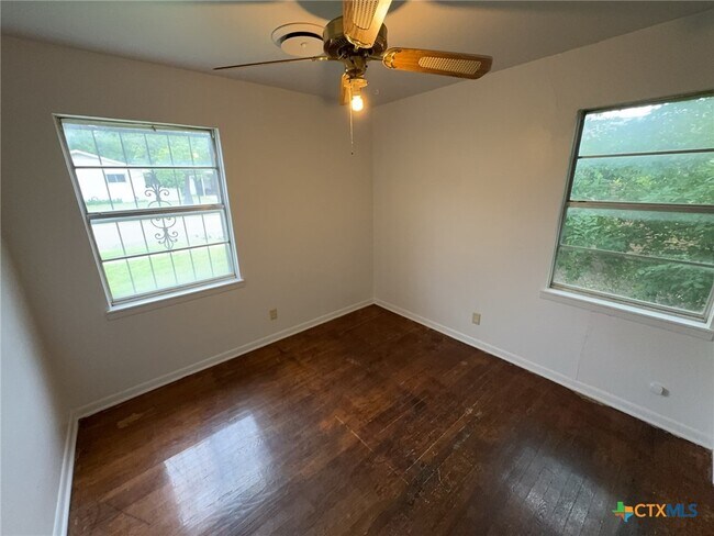 Building Photo - 3312 Lake Travis Ave