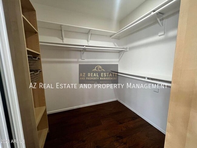 Building Photo - 7524 W Tonto Dr