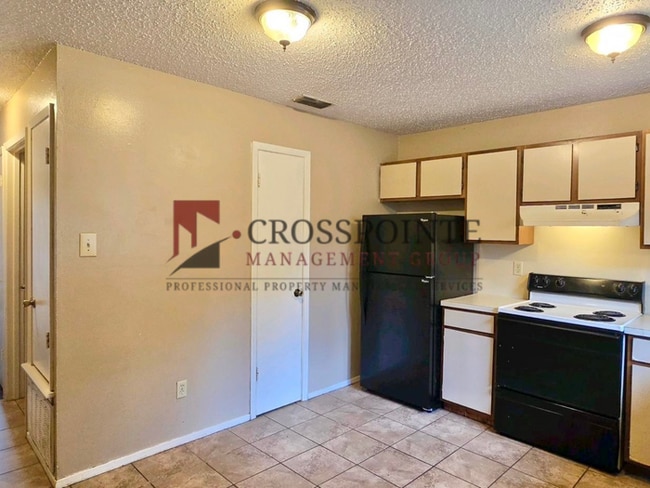 Building Photo - Tour Today! 2/1.5 Townhome in Longview