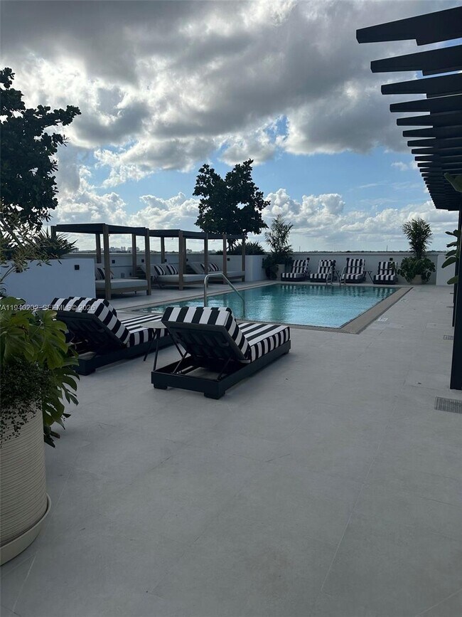 Building Photo - 4220 Laguna St