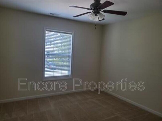 Building Photo - 821 Woodside Park Ln