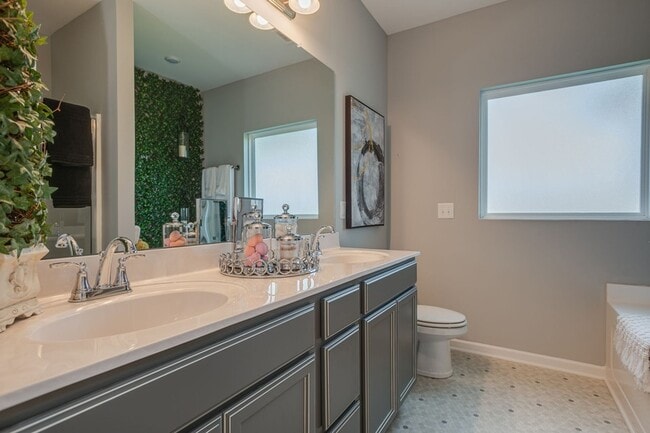 Building Photo - 119 Millet St