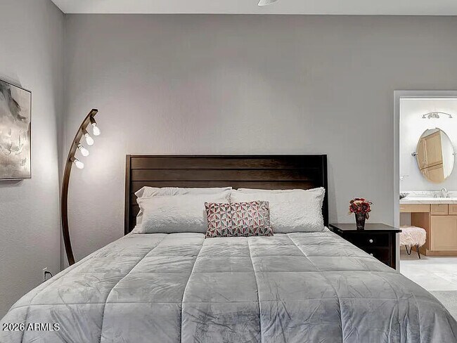 Building Photo - 7773 E Stallion Rd