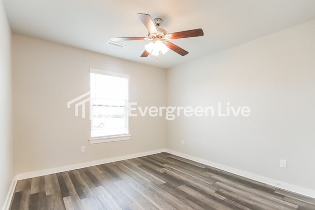 Building Photo - 428 N Wyandotte St