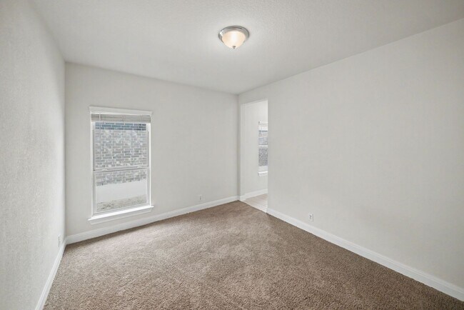 Building Photo - Stunning 4BR Home with 3-Car Garage in Turning Stone - Realtor Commission: $750