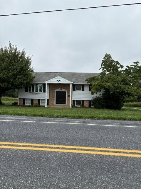 Building Photo - 740 Shoey Rd