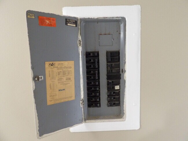 Building Photo - 140 Landings Dr